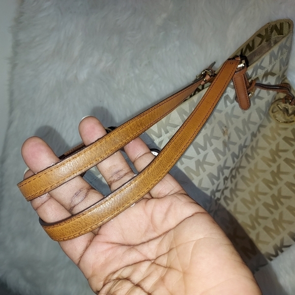 MICHAEL Kors Logo Canvas tote - Picture 11 of 13